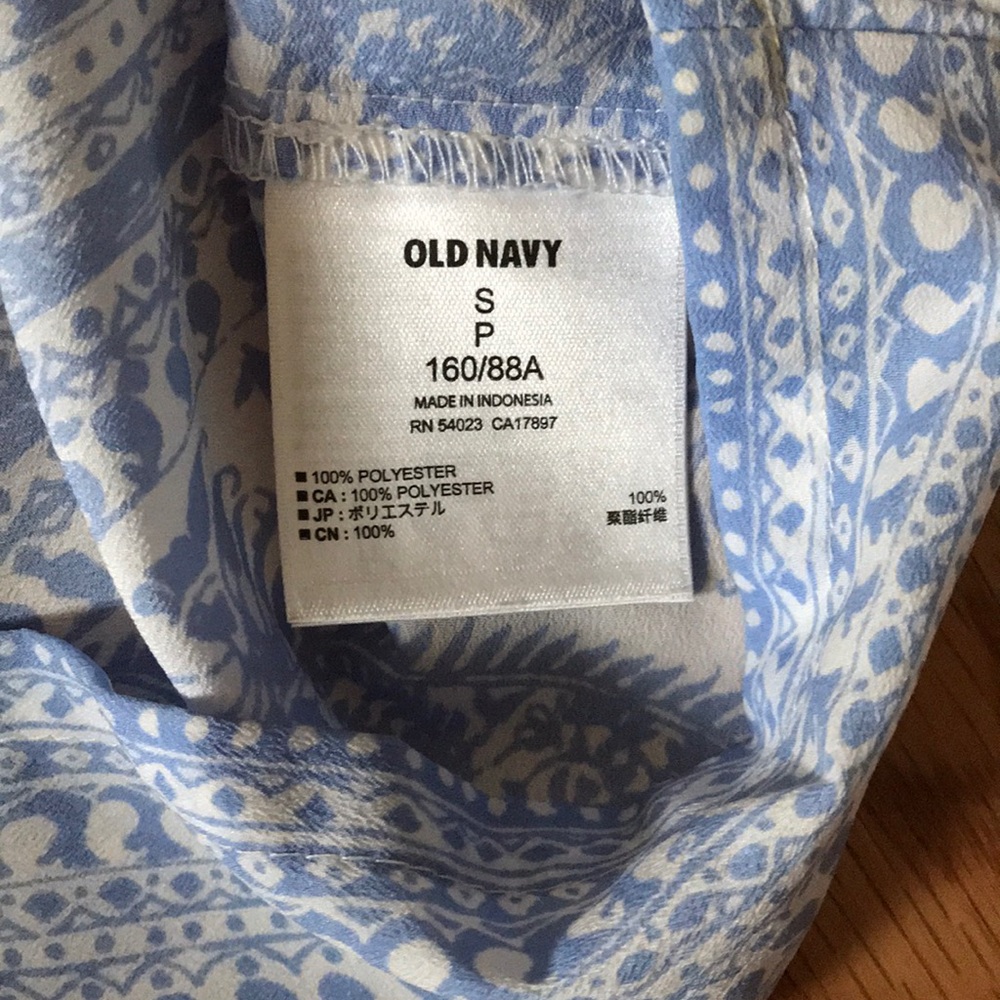 Old Navy light blue and white patterned top - Picture 4 of 4
